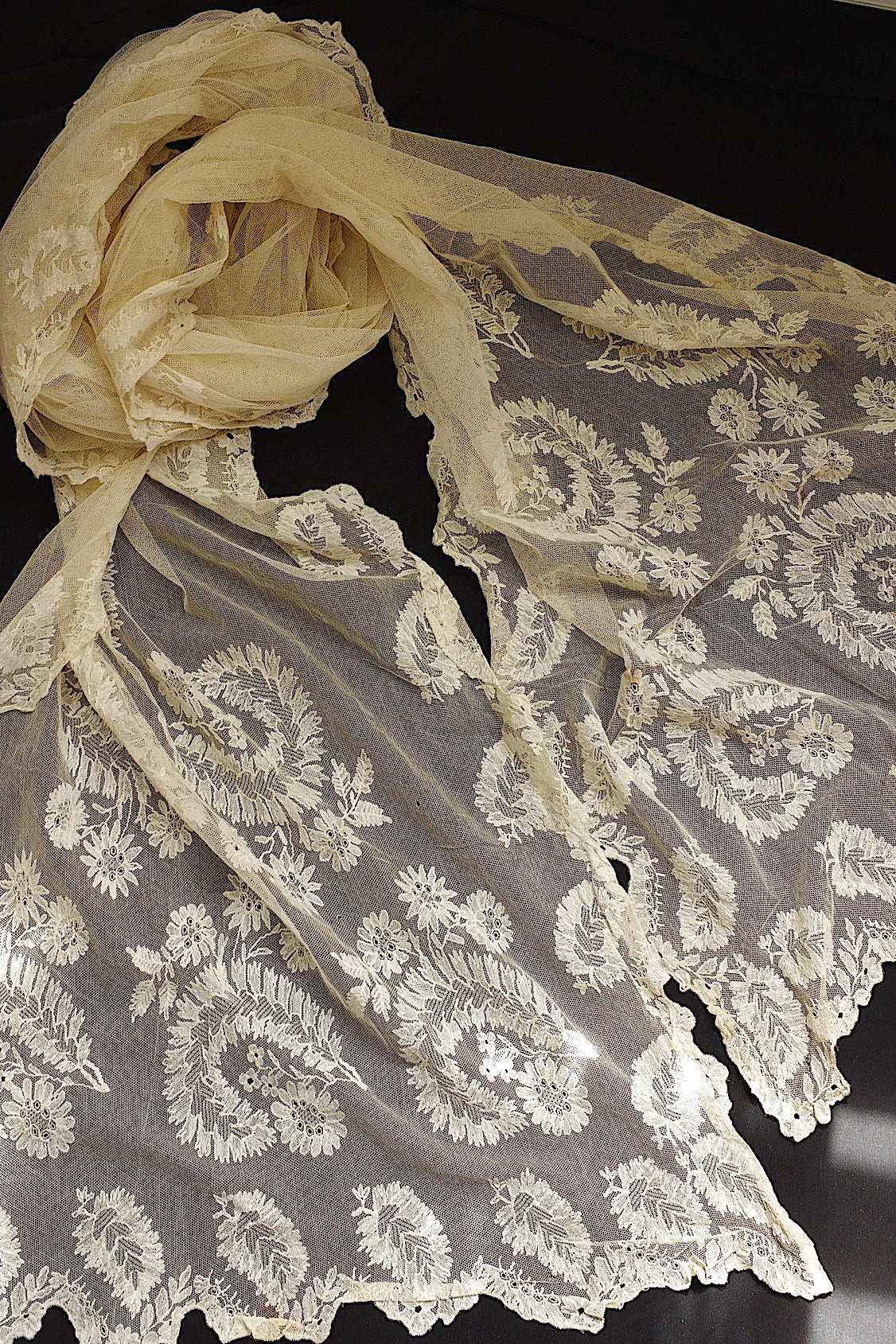アンティークレース　dentelle ancienne ショール1 .FR a l'epoque