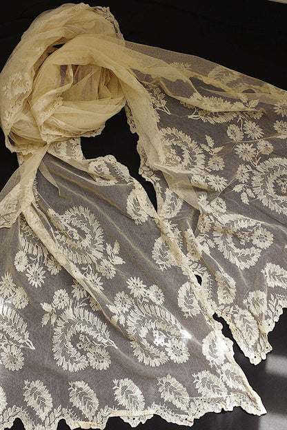 アンティークレース　dentelle ancienne ショール1 .FR a l'epoque