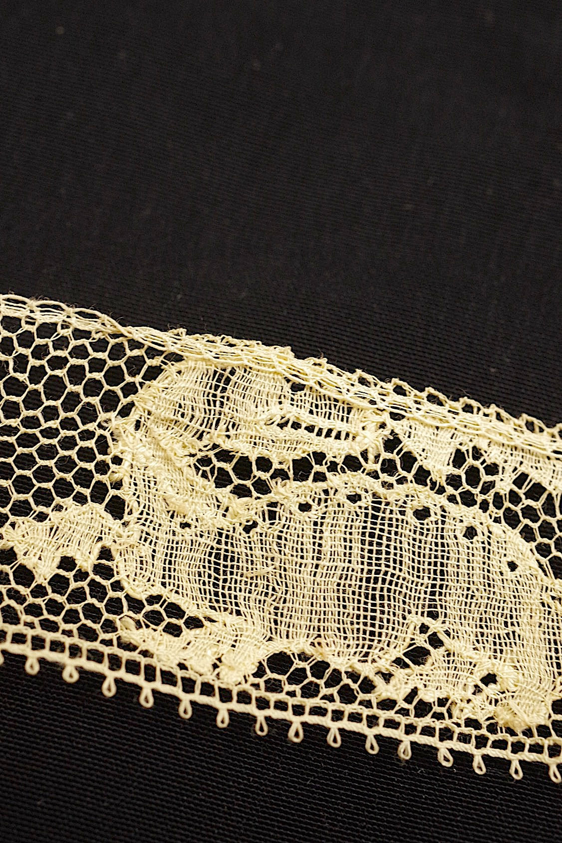 アンティークレース　dentelle ancienne 565cm .FR a l'epoque