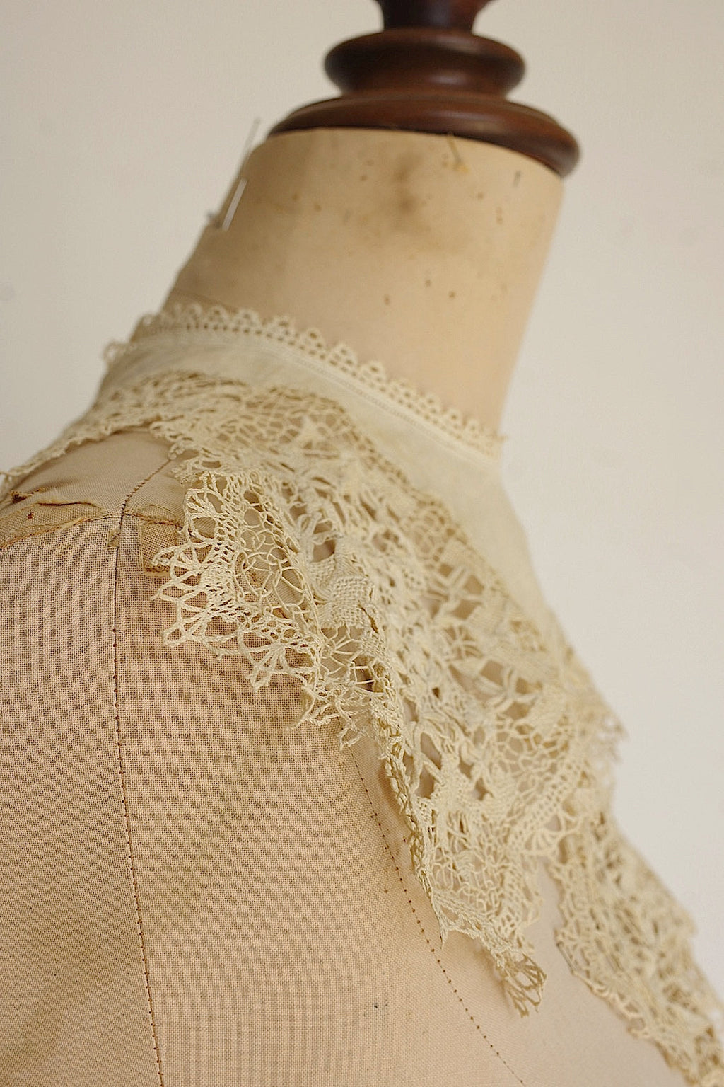 アンティークレース　dentelle ancienne つけ襟1 .FR a l'epoque