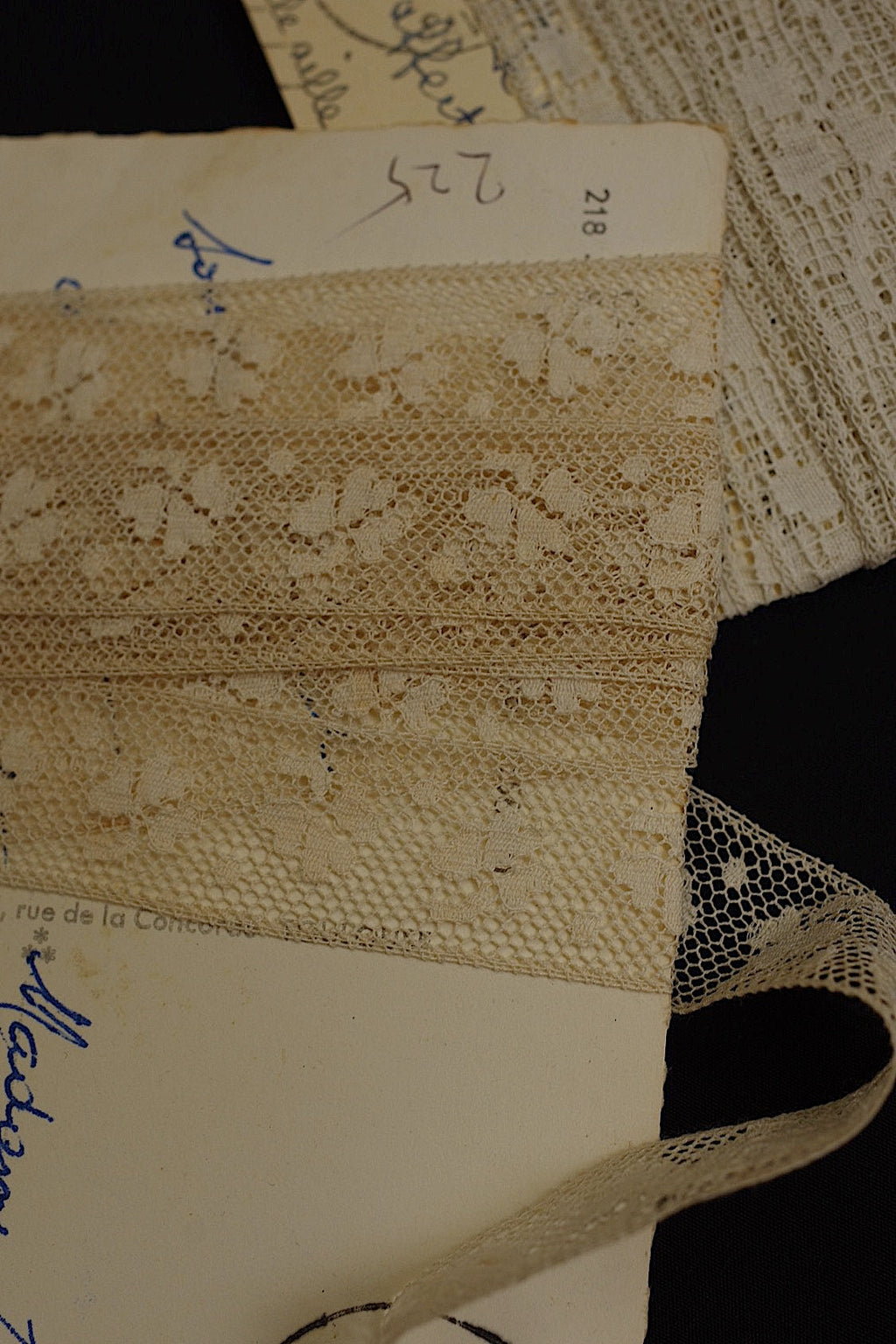 アンティークレース　dentelle ancienne 225cm 880cm .FR a l'epoque