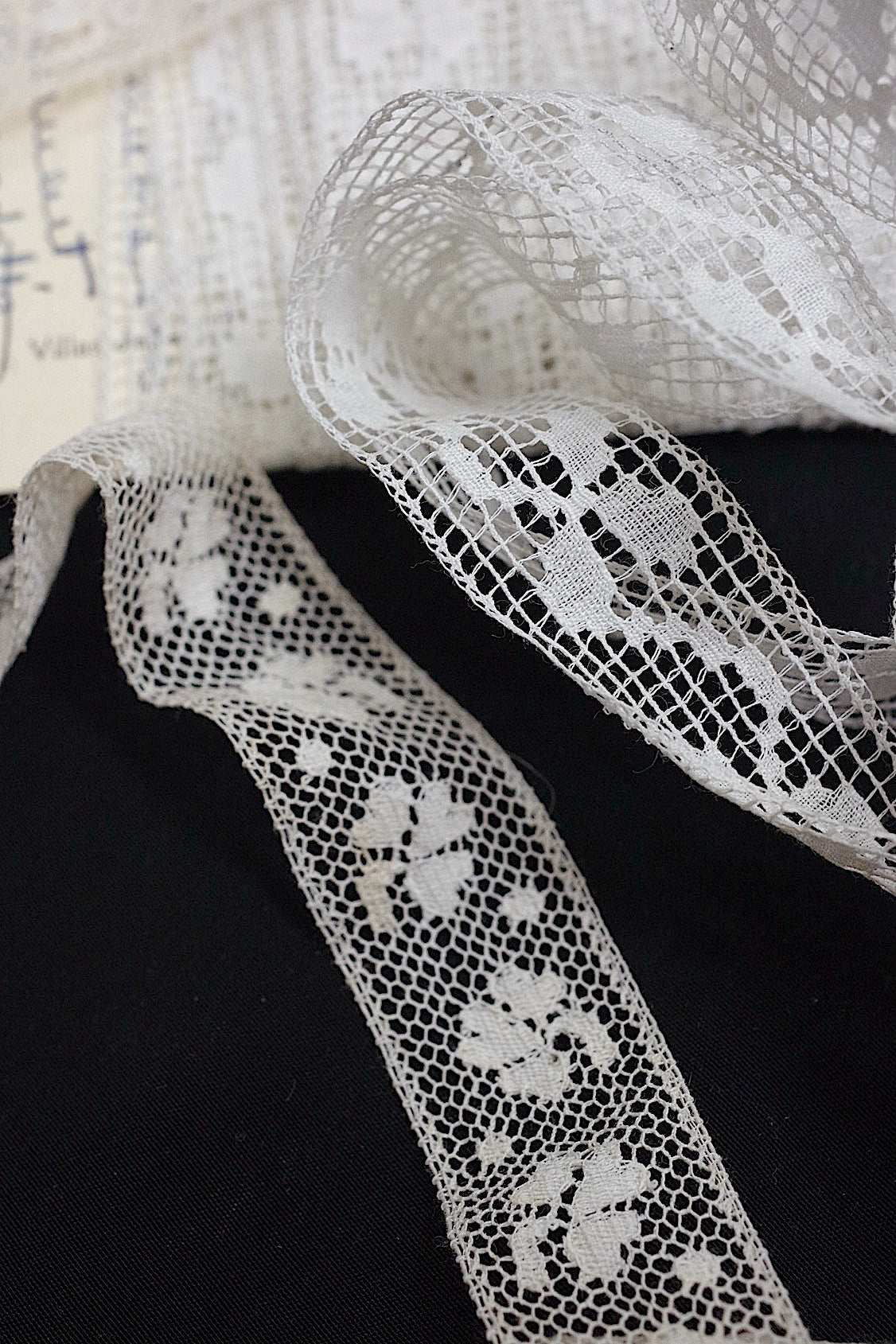 アンティークレース　dentelle ancienne 225cm 880cm .FR a l'epoque