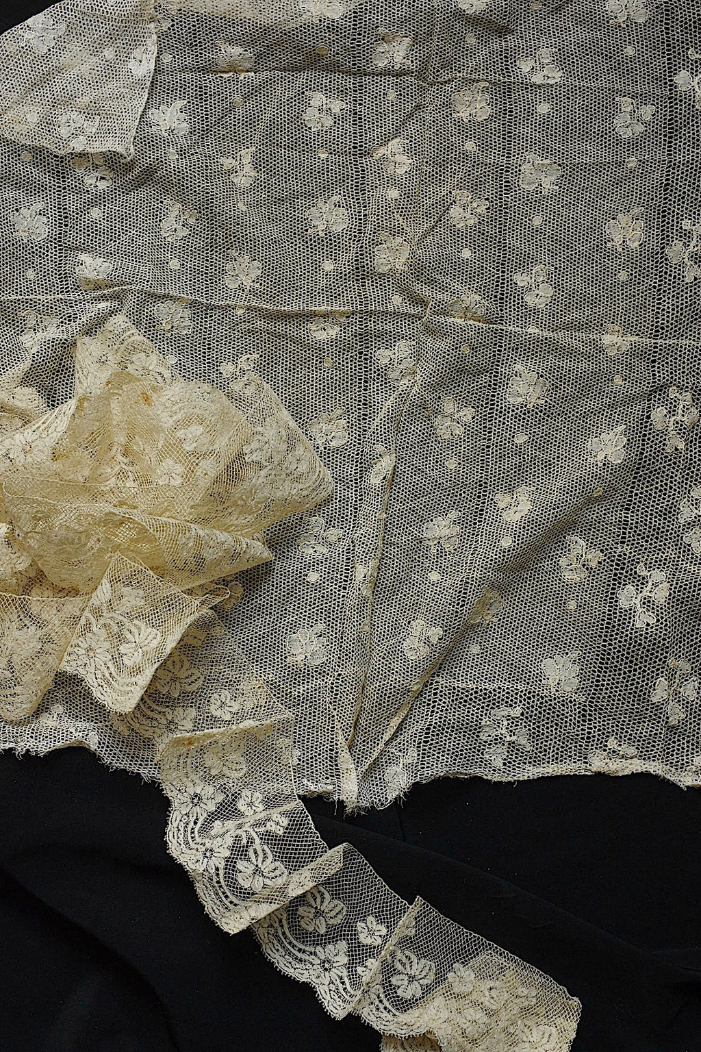 アンティークレース　dentelle ancienne ハギレ 240cm .FR a l'epoque
