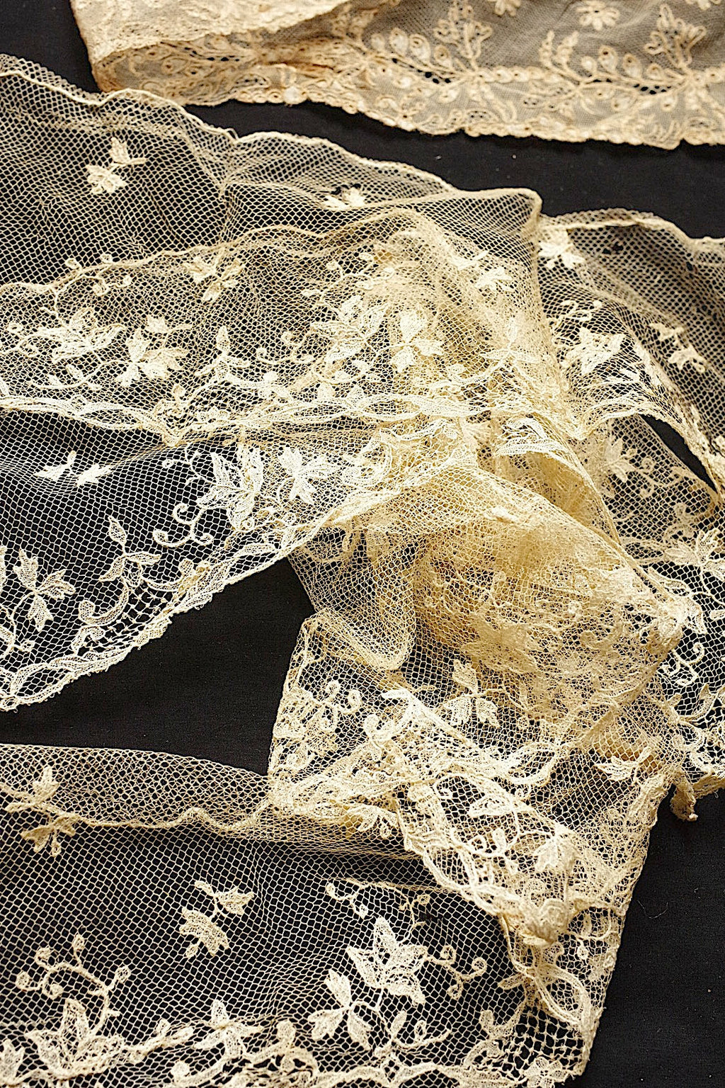 アンティークレース　dentelle ancienne 2種　素材用 .FR a l'epoque