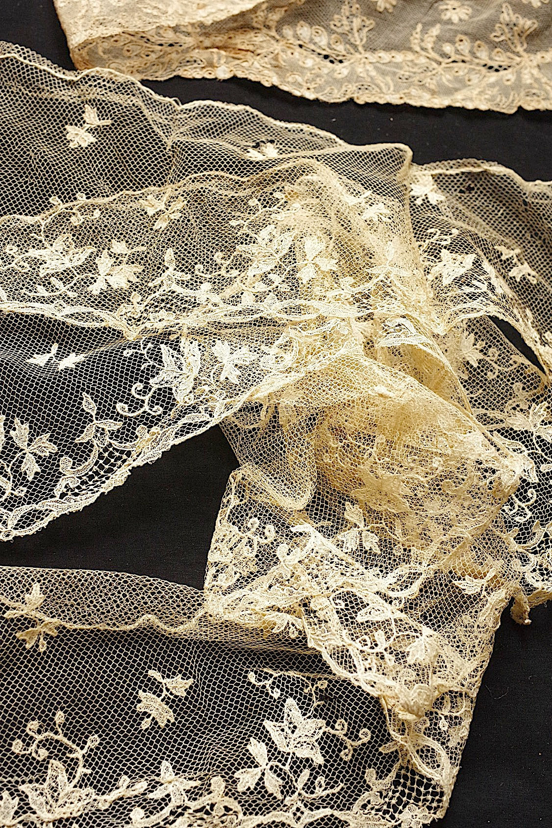 アンティークレース　dentelle ancienne 2種　素材用 .FR a l'epoque