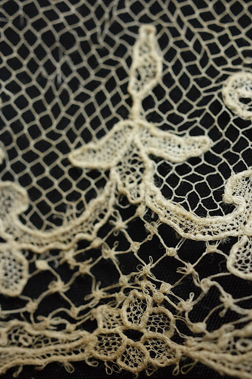 アンティークレース　dentelle ancienne 2種　素材用 .FR a l'epoque