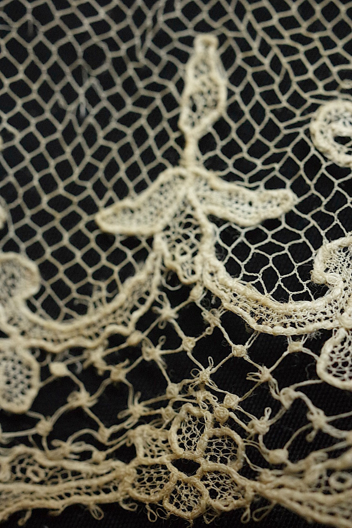 アンティークレース　dentelle ancienne 2種　素材用 .FR a l'epoque