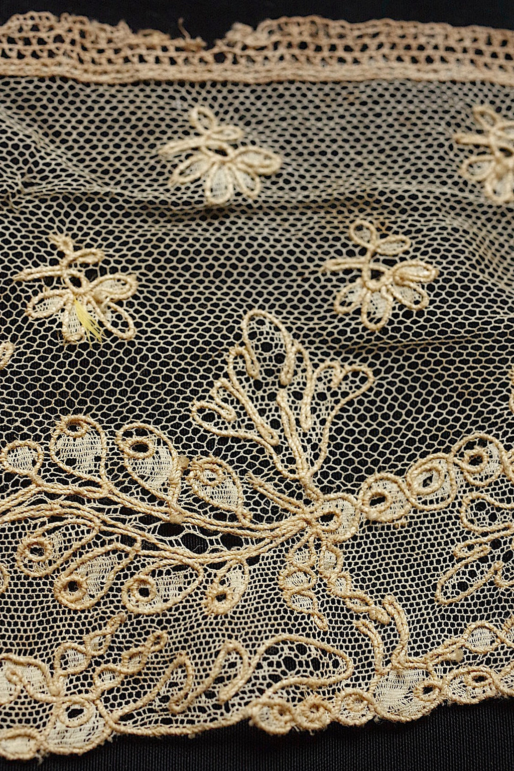 アンティークレース　dentelle ancienne 2種　素材用 .FR a l'epoque