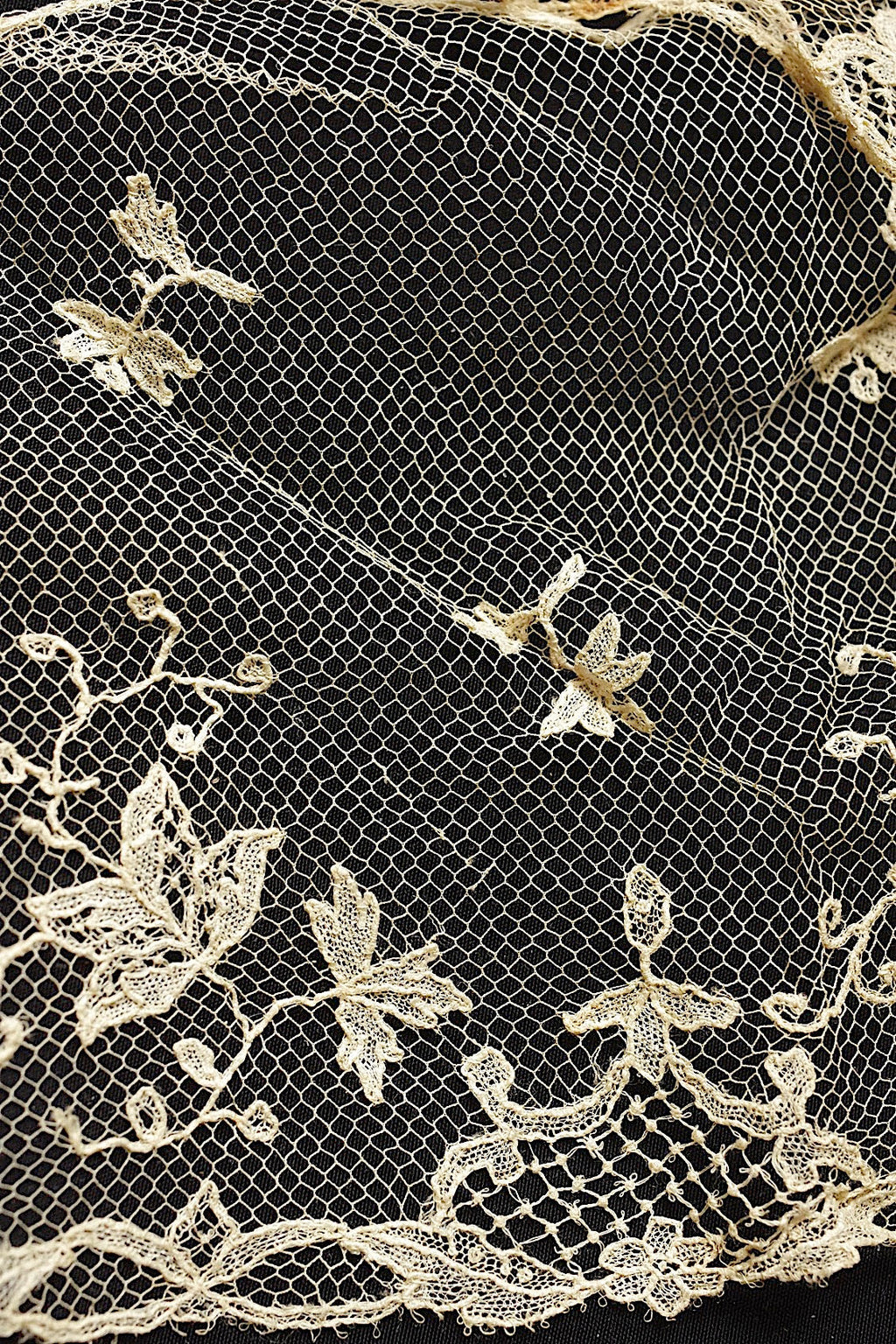 アンティークレース　dentelle ancienne 2種　素材用 .FR a l'epoque