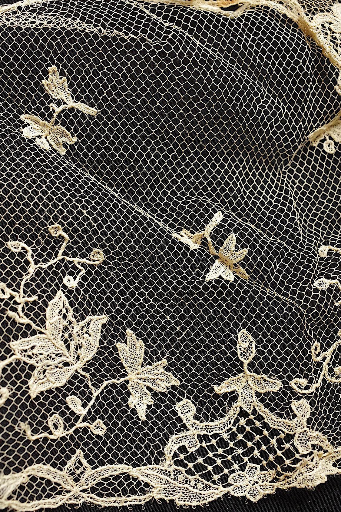 アンティークレース　dentelle ancienne 2種　素材用 .FR a l'epoque