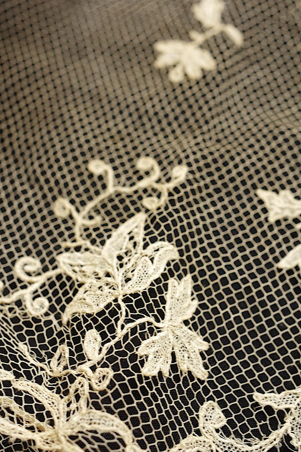 アンティークレース　dentelle ancienne 2種　素材用 .FR a l'epoque