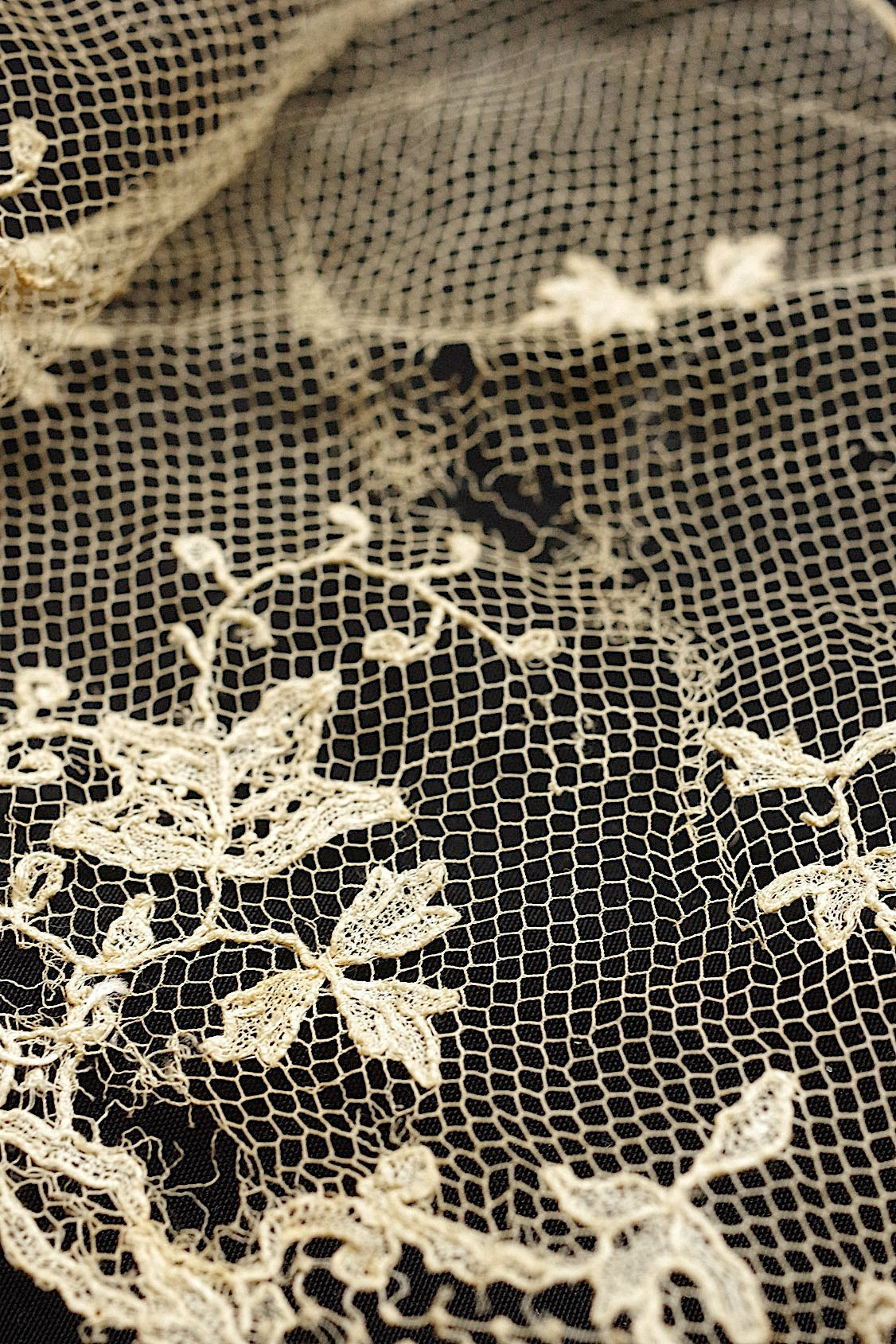 アンティークレース　dentelle ancienne 2種　素材用 .FR a l'epoque