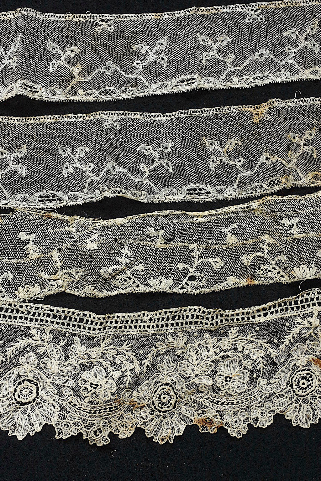 アンティークレース　dentelle ancienne 素材用　2 .FR a l'epoque