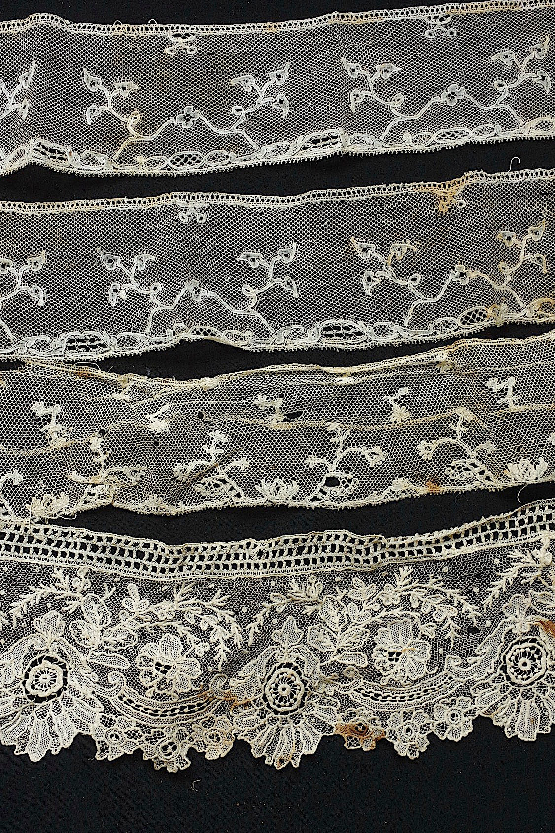 アンティークレース　dentelle ancienne 素材用　2 .FR a l'epoque