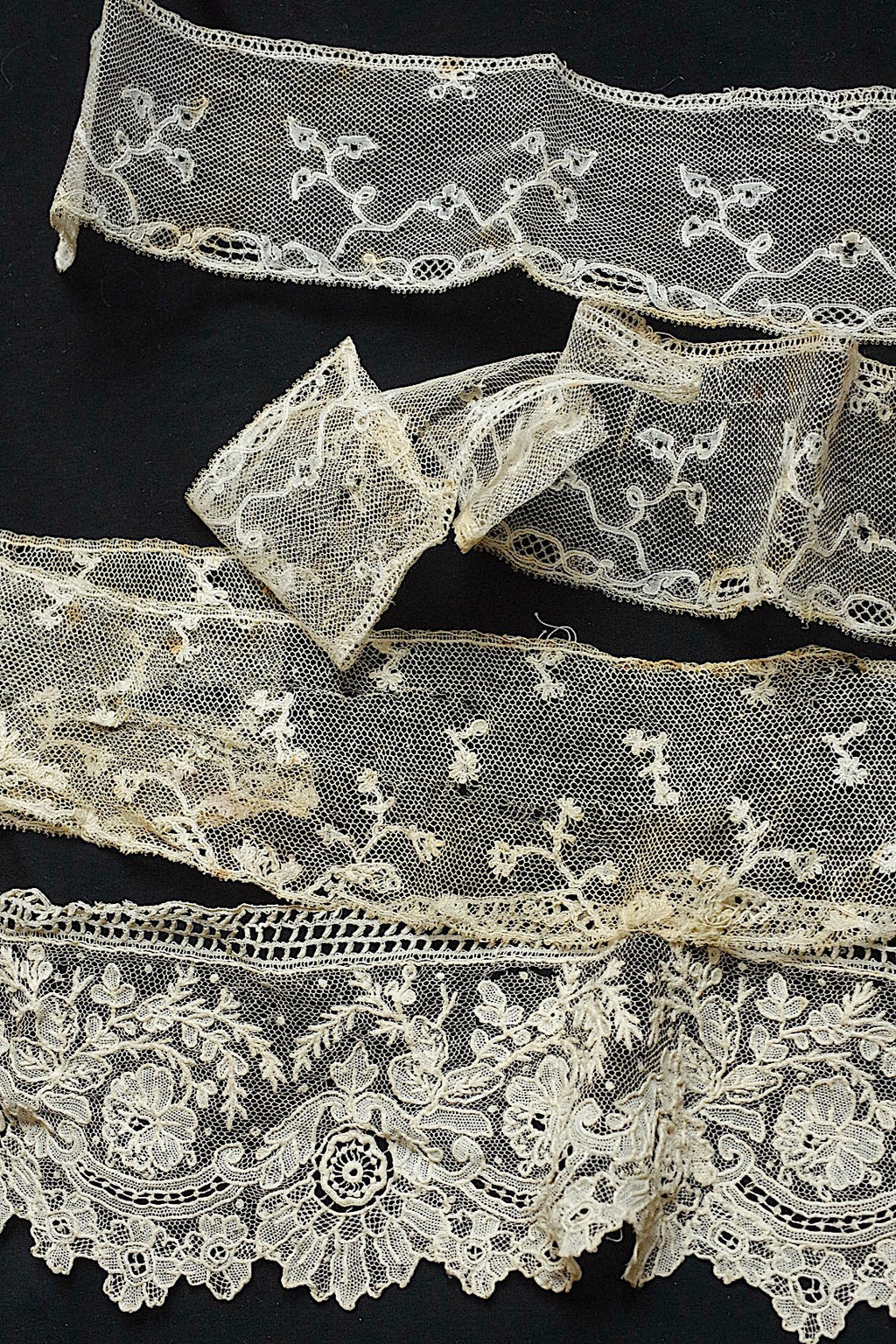 アンティークレース　dentelle ancienne 素材用　2 .FR a l'epoque