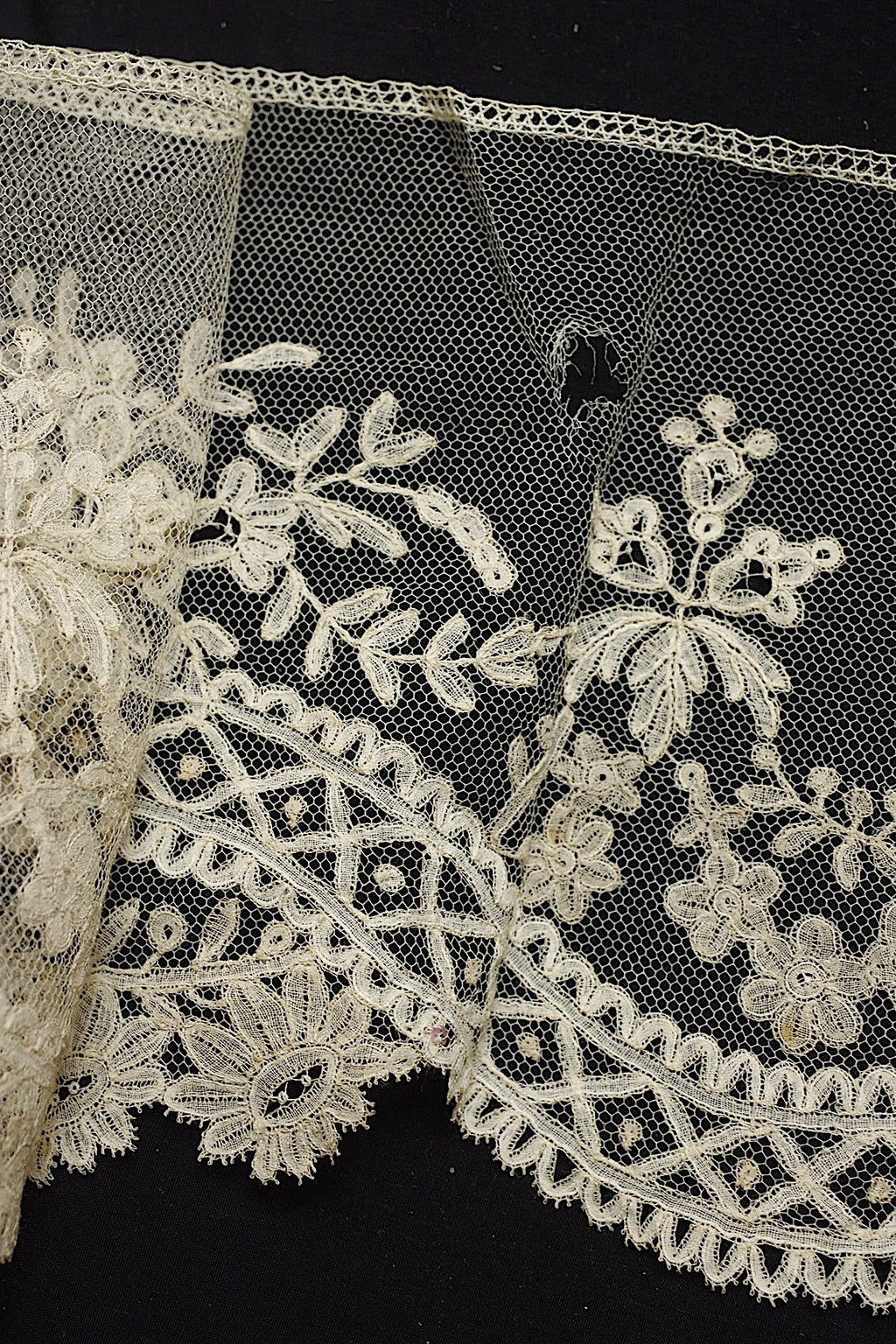 アンティークレース　dentelle ancienne アプリカッションアングレテール　2mつづ .FR a l'epoque