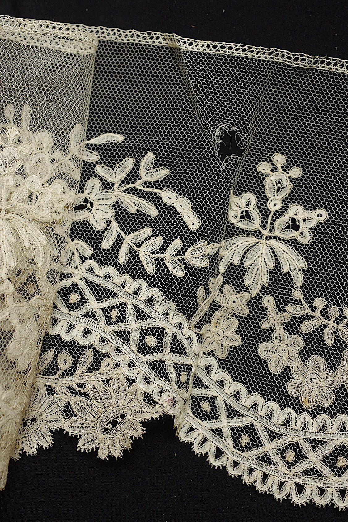 アンティークレース　dentelle ancienne アプリカッションアングレテール　2mつづ .FR a l'epoque