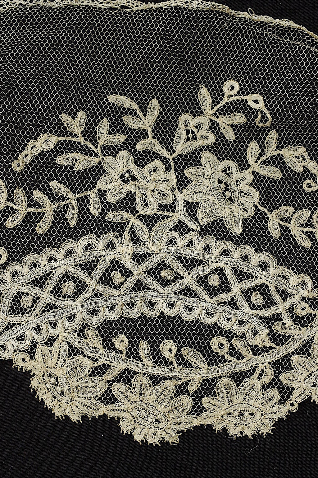 アンティークレース　dentelle ancienne アプリカッションアングレテール　2mつづ .FR a l'epoque