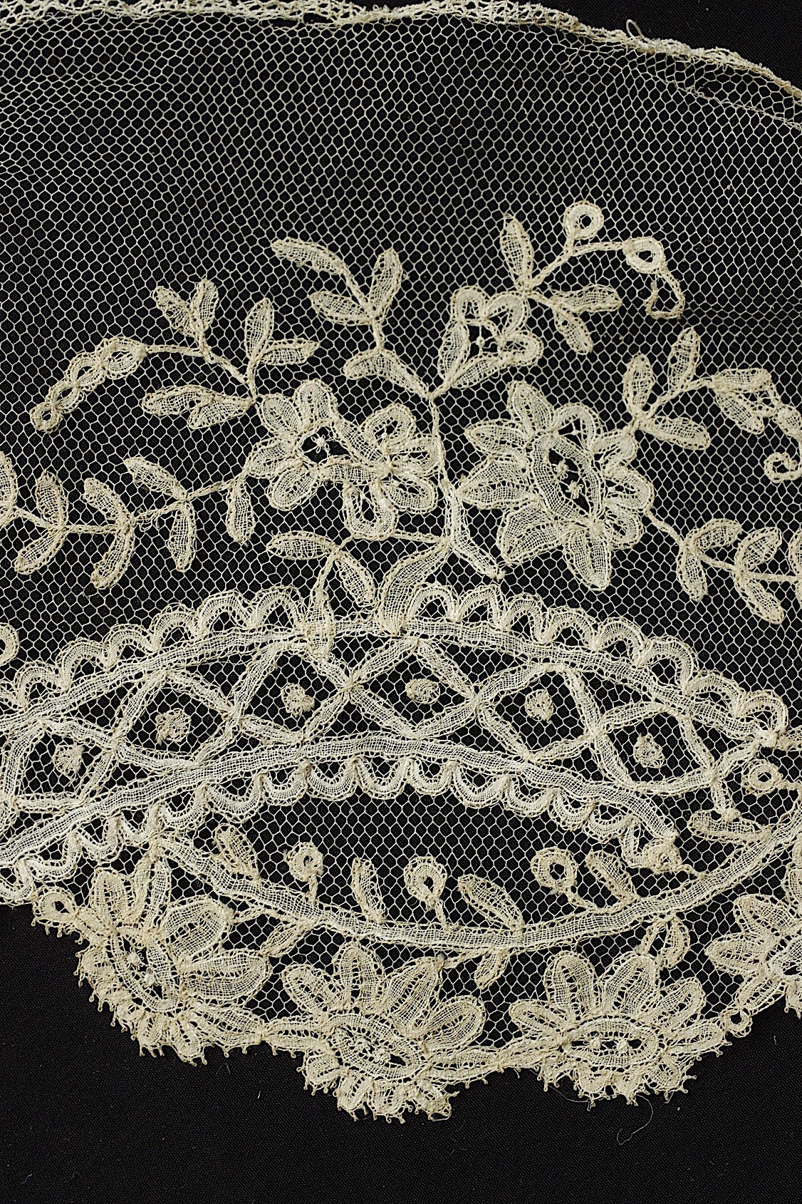 アンティークレース　dentelle ancienne アプリカッションアングレテール　2mつづ .FR a l'epoque