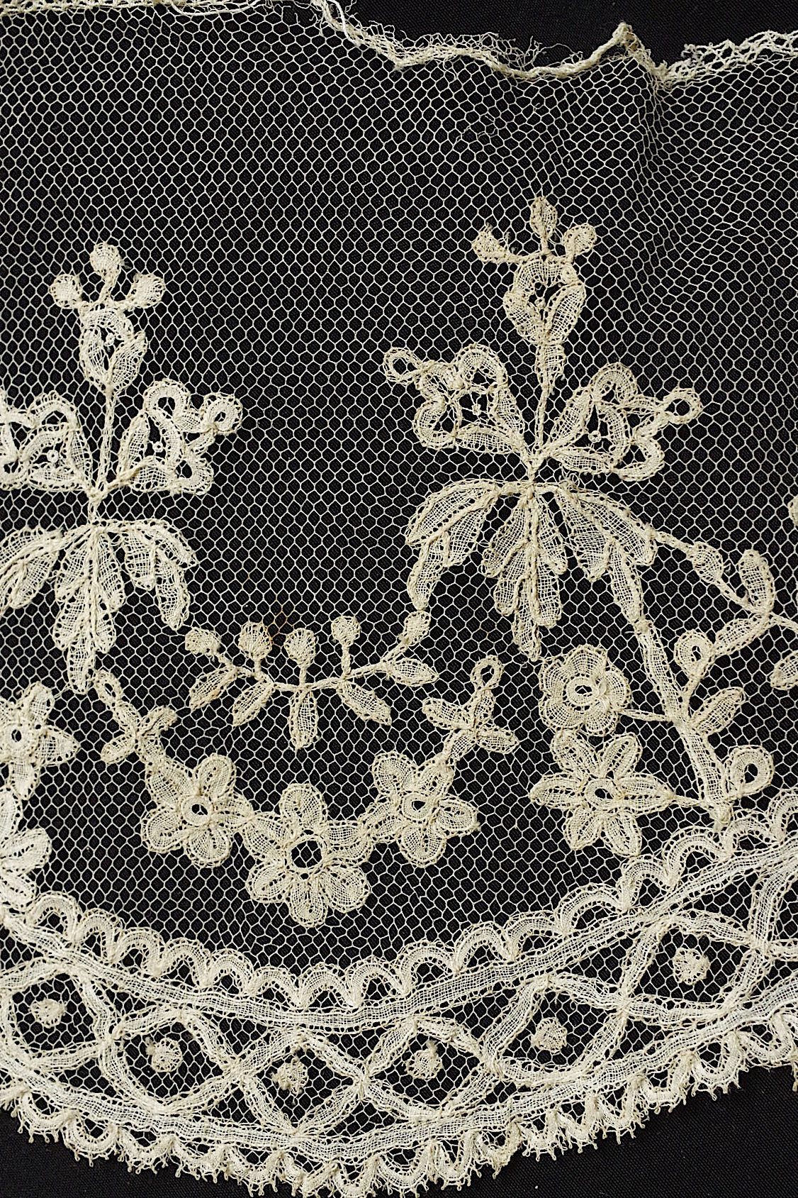 アンティークレース　dentelle ancienne アプリカッションアングレテール　2mつづ .FR a l'epoque