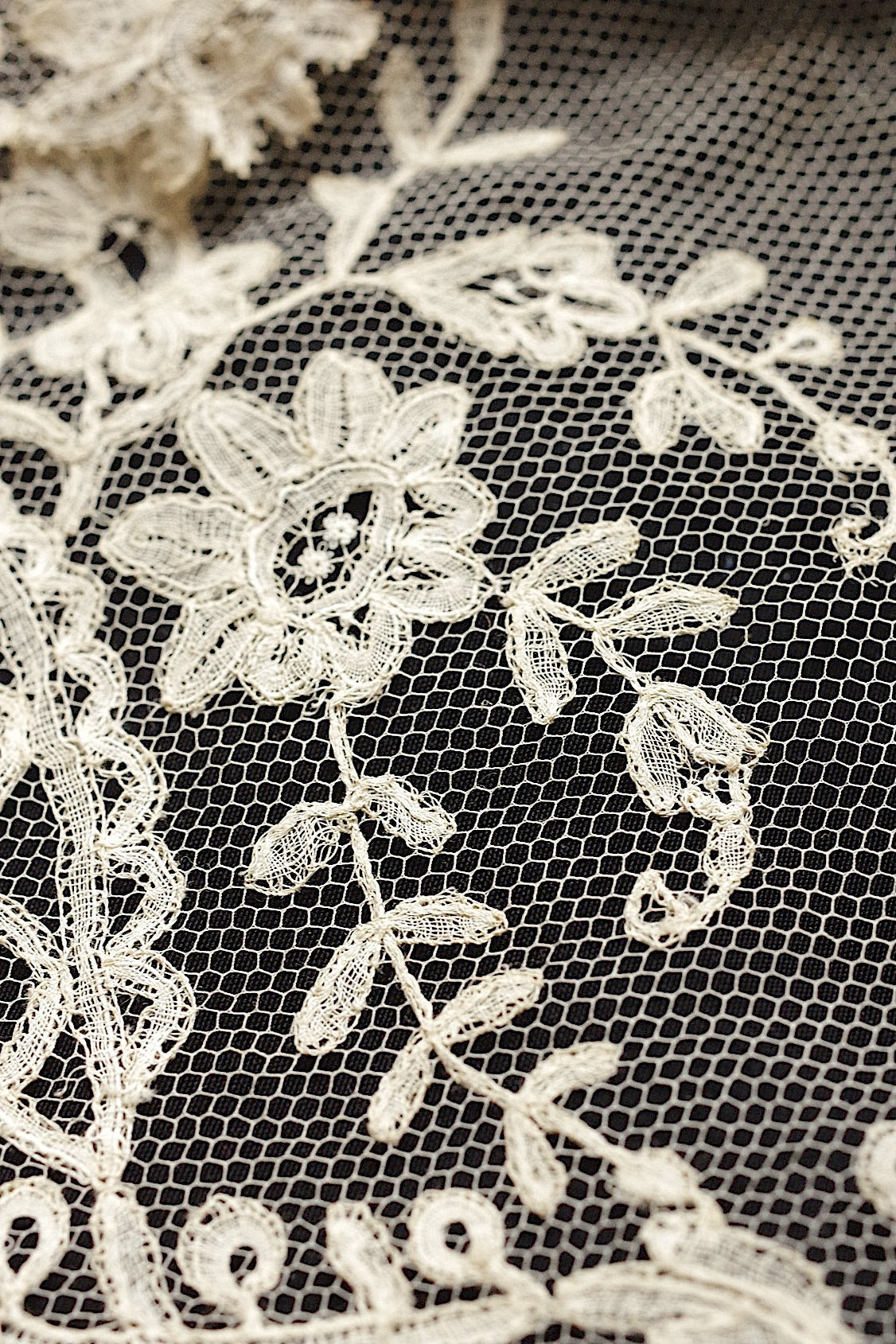 アンティークレース　dentelle ancienne アプリカッションアングレテール　2mつづ .FR a l'epoque