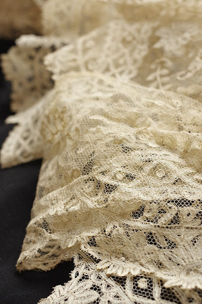 アンティークレース　dentelle ancienne アプリカッションアングレテール　2mつづ .FR a l'epoque