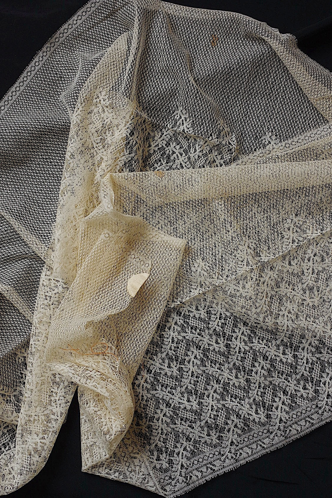 アンティークレース　dentelle ancienne レースハギレ　3 .FR a l'epoque