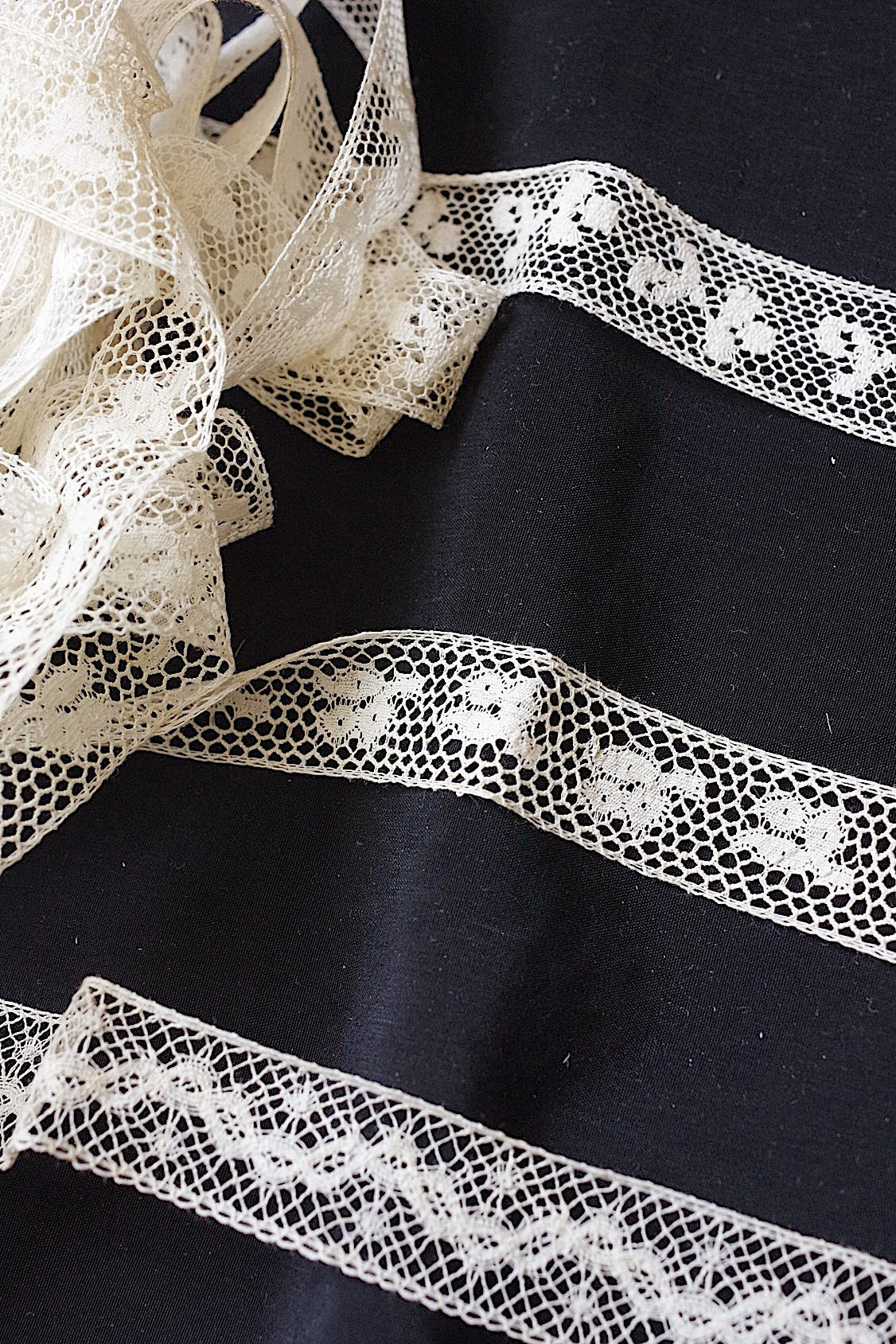 アンティークレース　dentelle ancienne 　3種 .FR a l'epoque