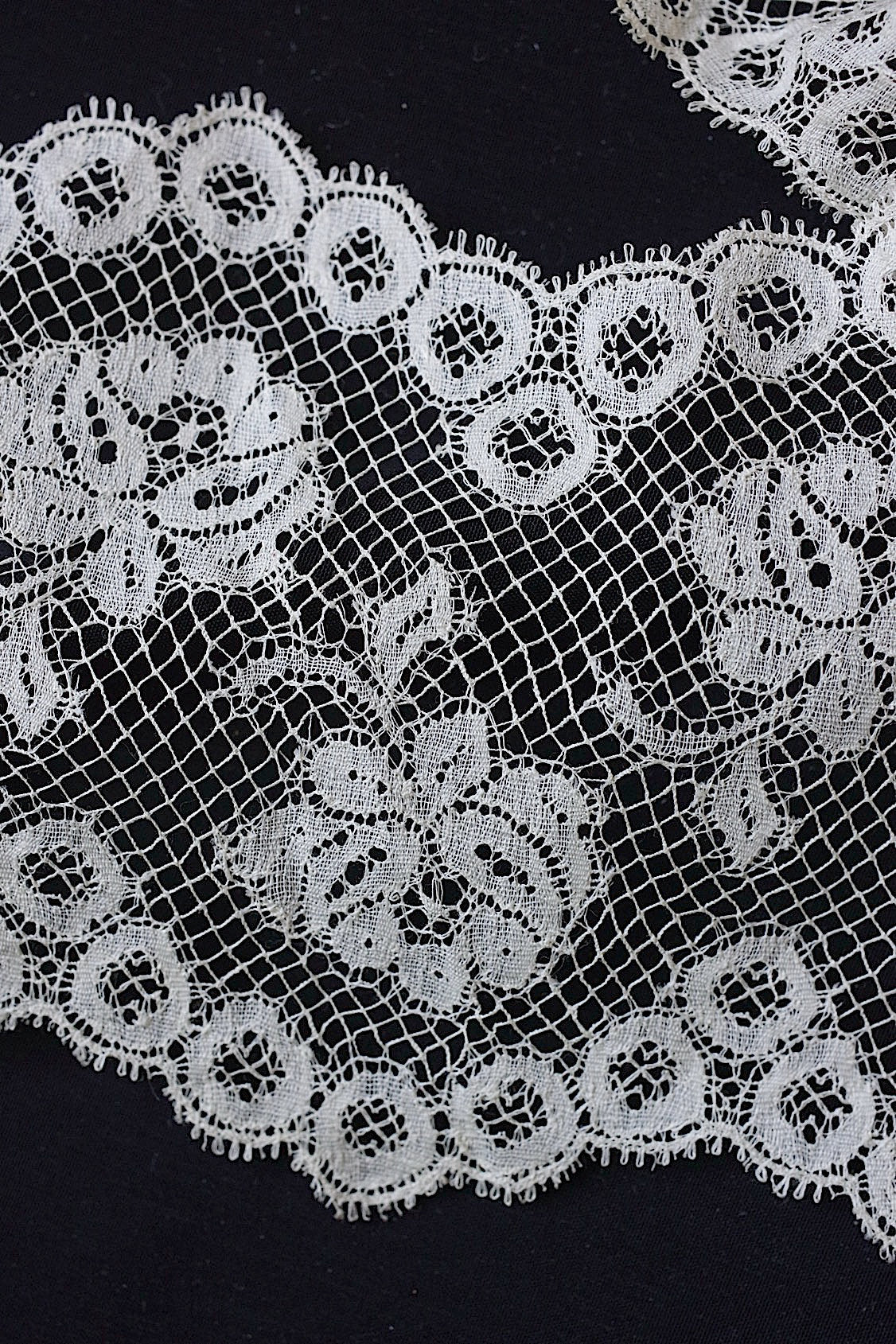 アンティークレース　dentelle ancienne 417cm .FR a l'epoque