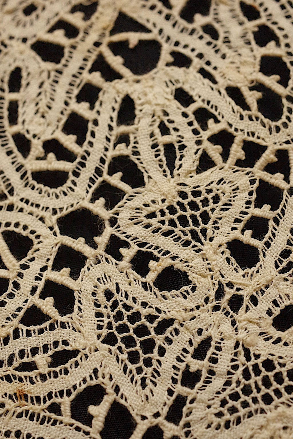 アンティークレース　dentelle ancienne nappron .FR a l'epoque