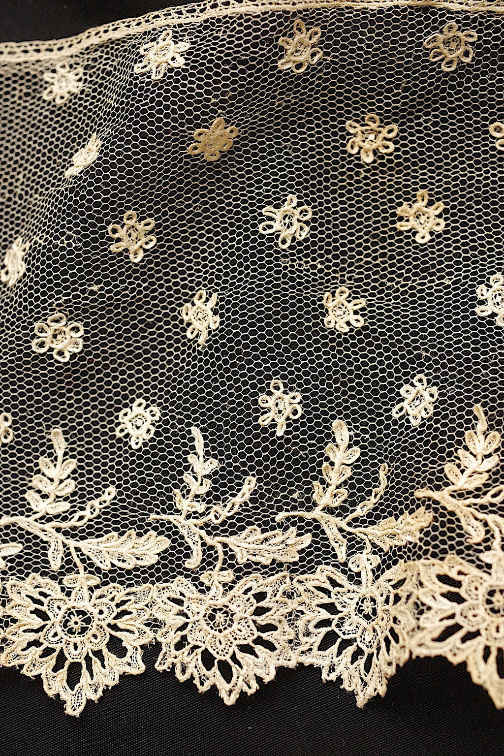 アンティークレース　dentelle ancienne アプリカッションブリュクセル　234cm .FR a l'epoque