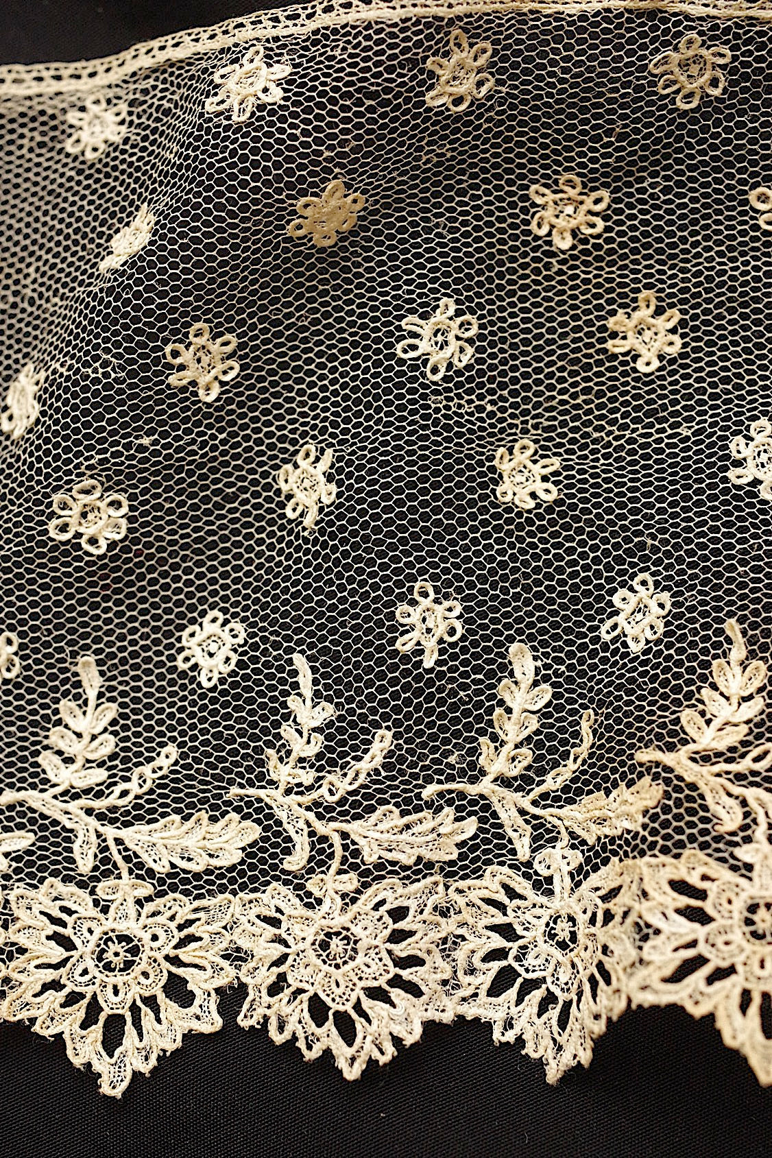 アンティークレース　dentelle ancienne アプリカッションブリュクセル　234cm .FR a l'epoque