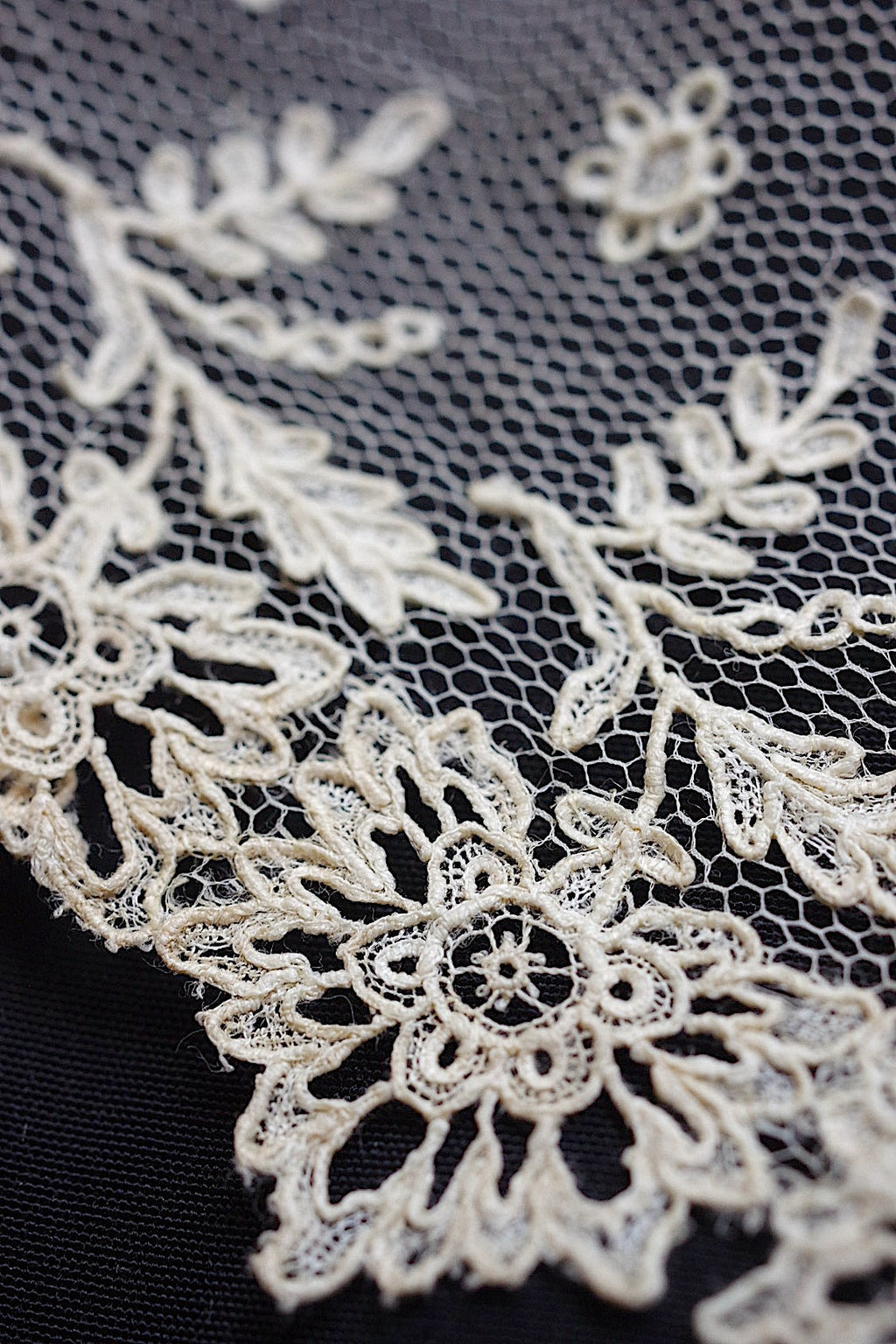 アンティークレース　dentelle ancienne アプリカッションブリュクセル　234cm .FR a l'epoque