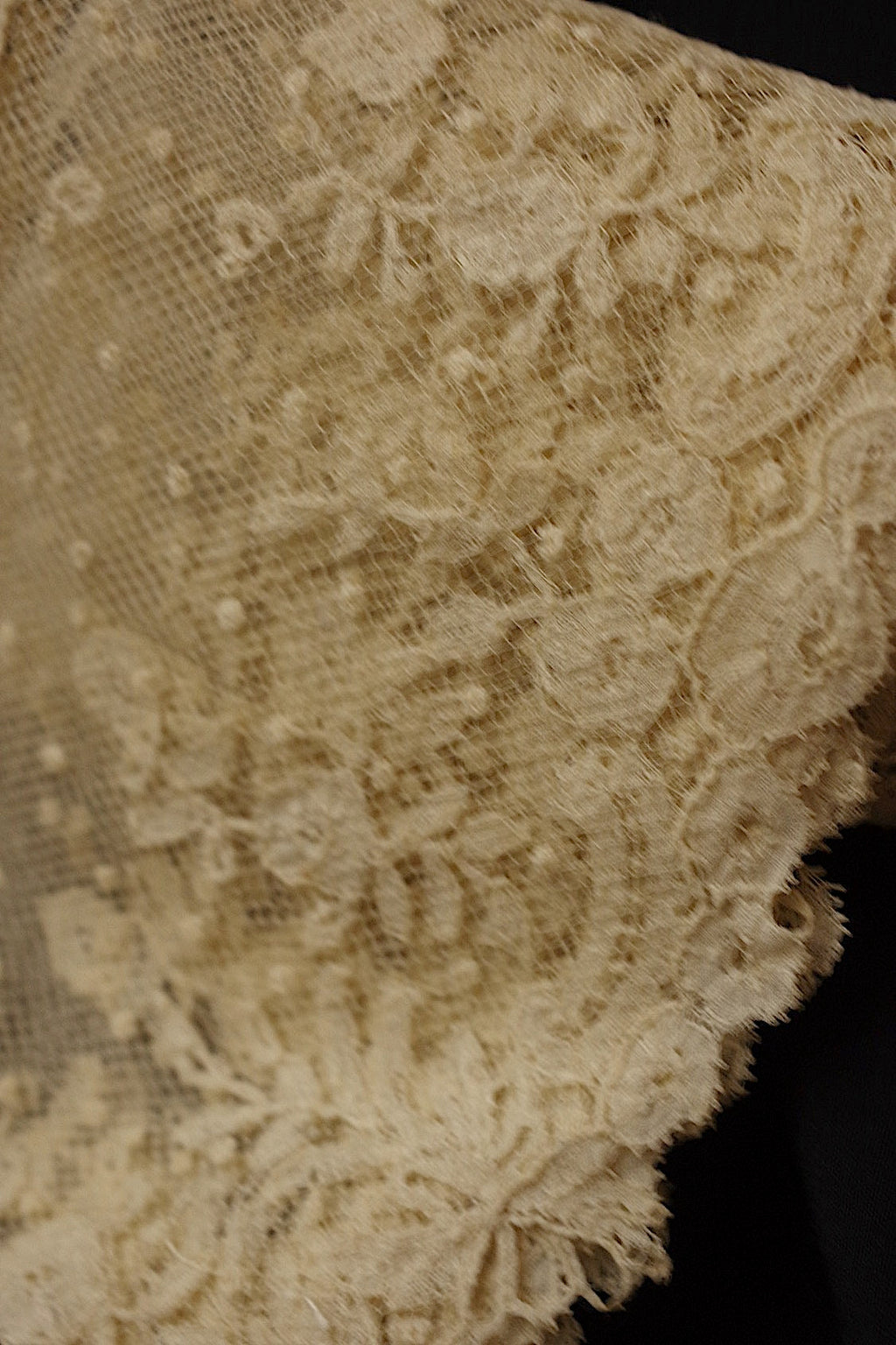 アンティークレース　dentelle ancienne アプリカッションアングレテール .FR a l'epoque