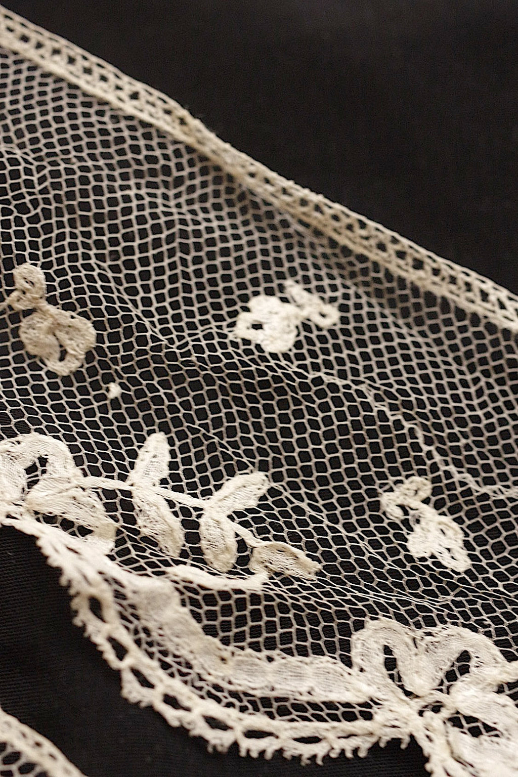 アンティークレース　dentelle ancienne アプリカッションアングレテール　２種 .FR a l'epoque