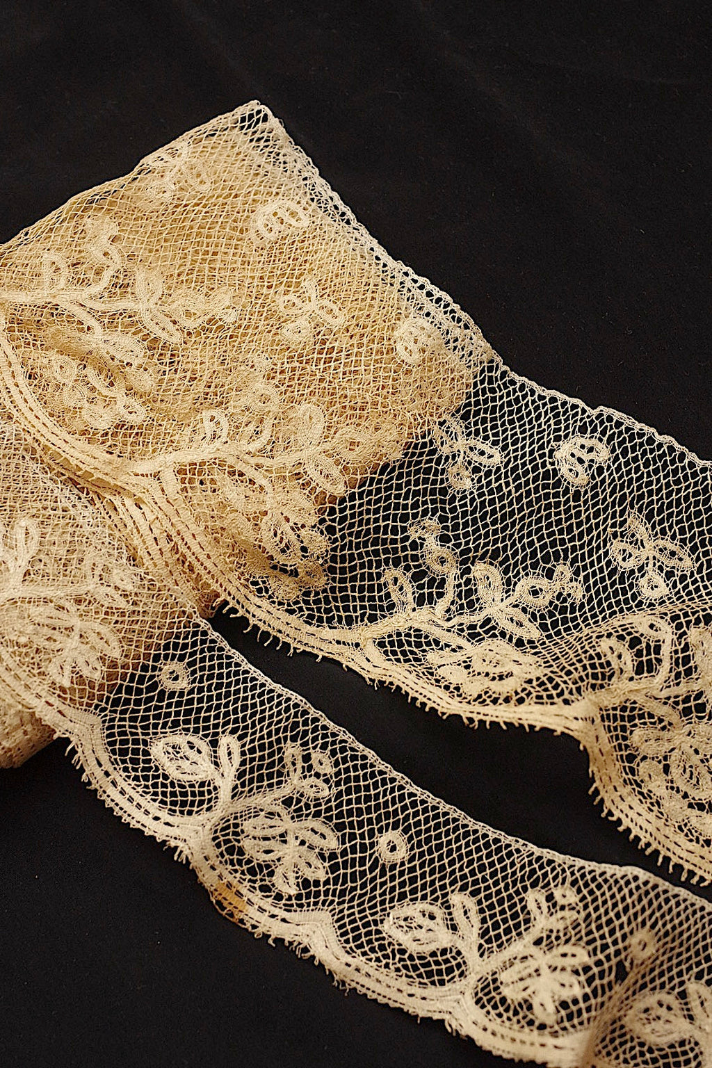 アンティークレース　dentelle ancienne 550cm 153cm .FR a l'epoque