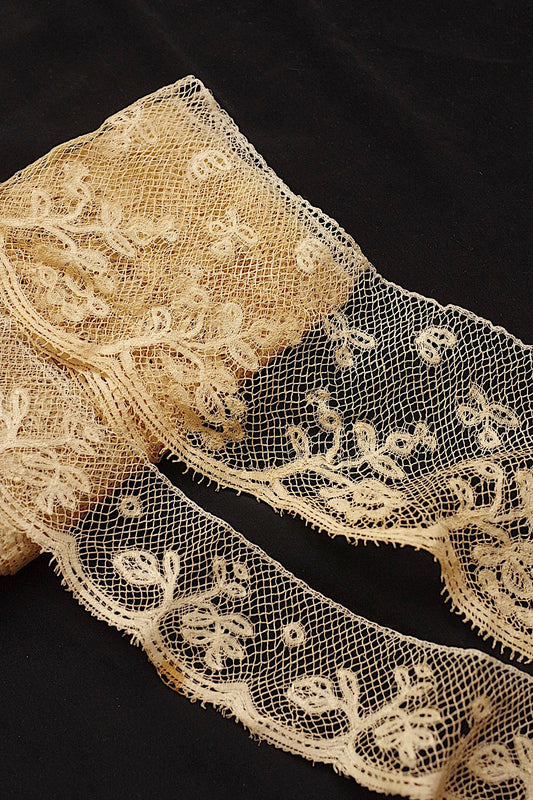 アンティークレース　dentelle ancienne 550cm 153cm .FR a l'epoque