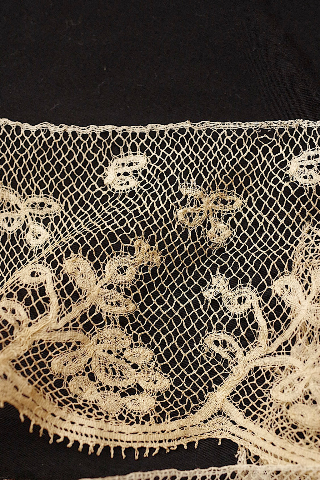 アンティークレース　dentelle ancienne 550cm 153cm .FR a l'epoque