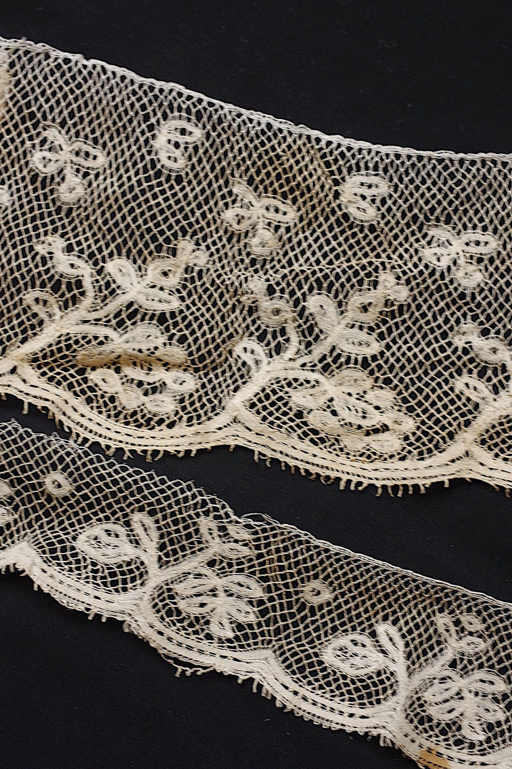 アンティークレース　dentelle ancienne 550cm 153cm .FR a l'epoque