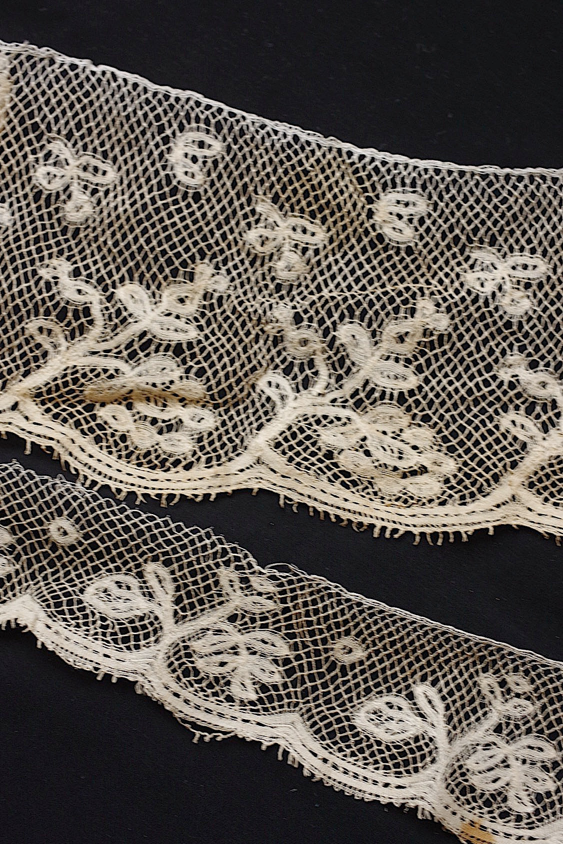 アンティークレース　dentelle ancienne 550cm 153cm .FR a l'epoque