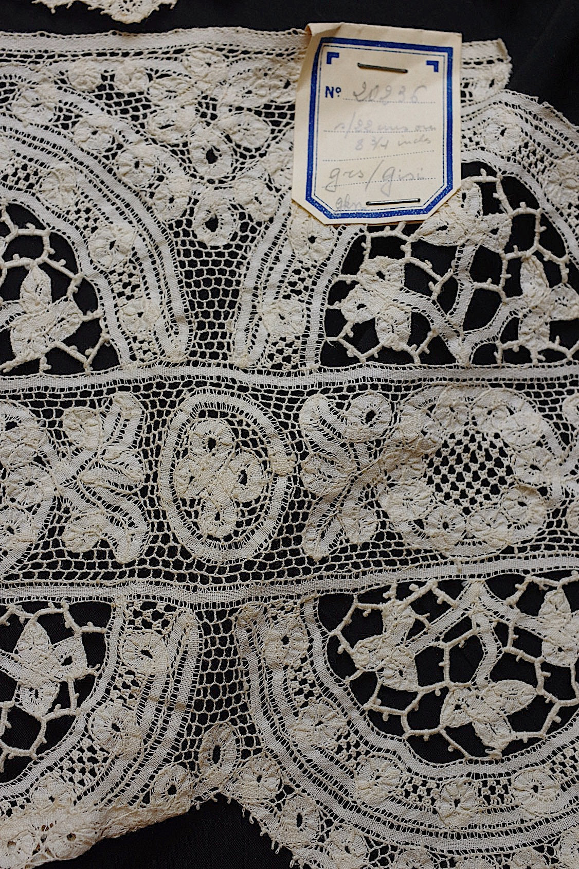 アンティークレース　dentelle ancienne  ハギレ　タグ付き 2種 .FR a l'epoque