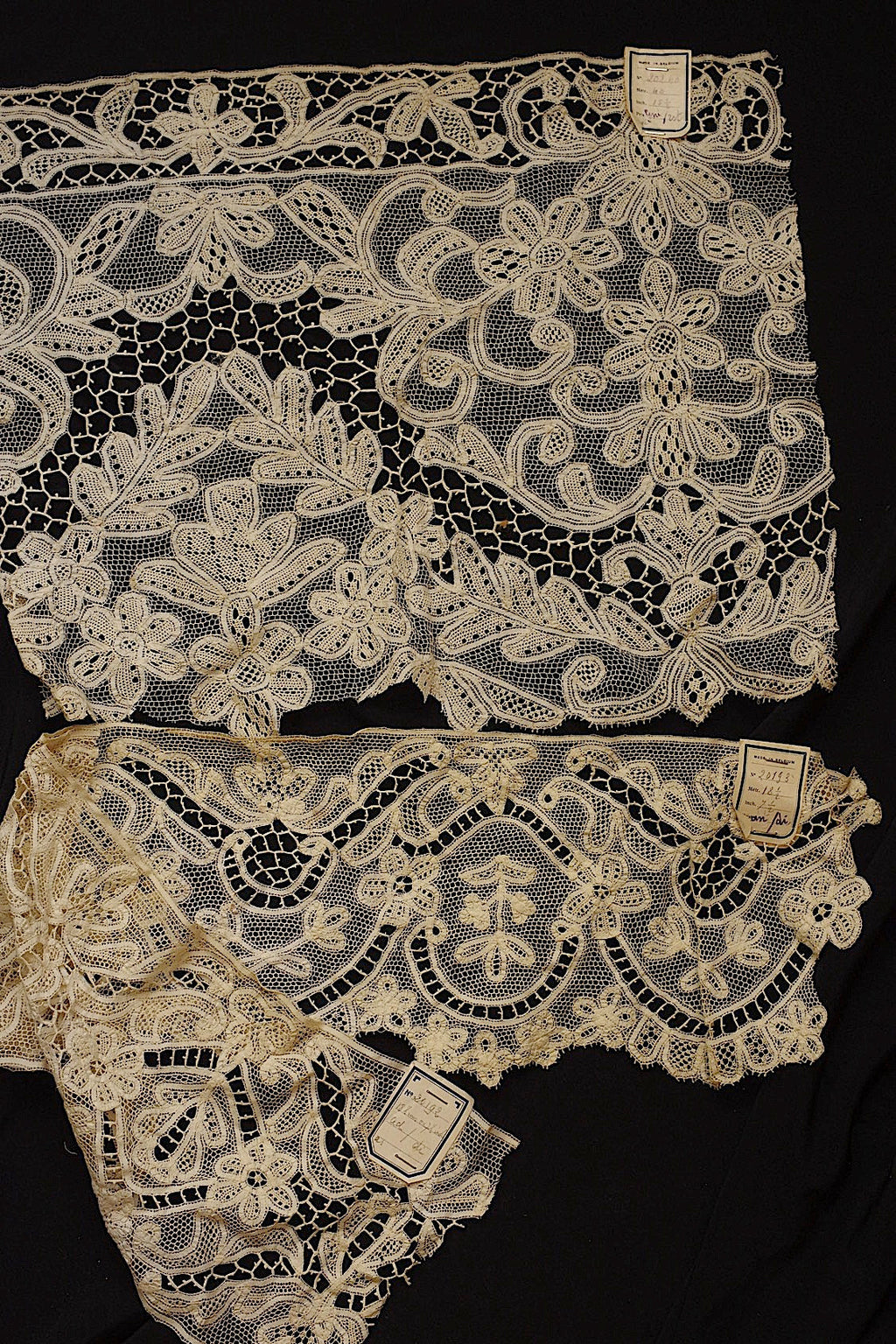 アンティークレース　dentelle ancienne  ハギレ　タグ付き 2種 .FR a l'epoque