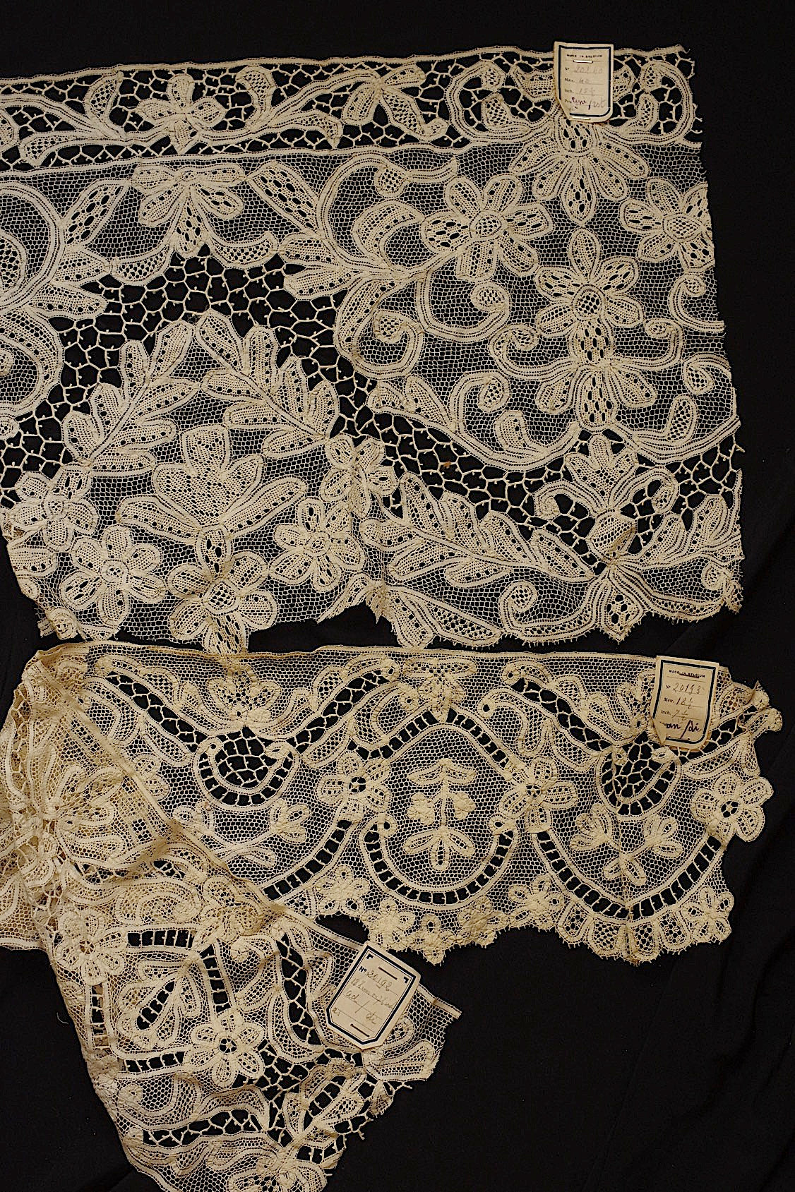 アンティークレース　dentelle ancienne  ハギレ　タグ付き 2種 .FR a l'epoque