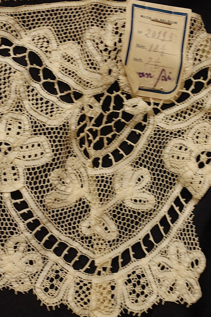 アンティークレース　dentelle ancienne  ハギレ　タグ付き 2種 .FR a l'epoque