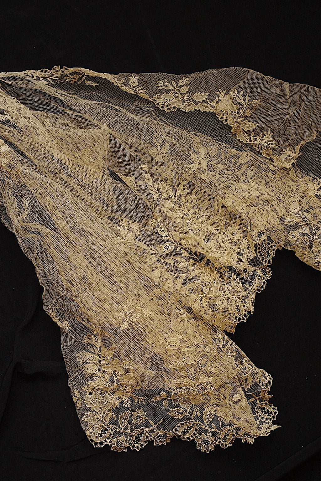 アンティークレース　dentelle ancienne アプリカッションブリュクセル　ベール .FR a l'epoque