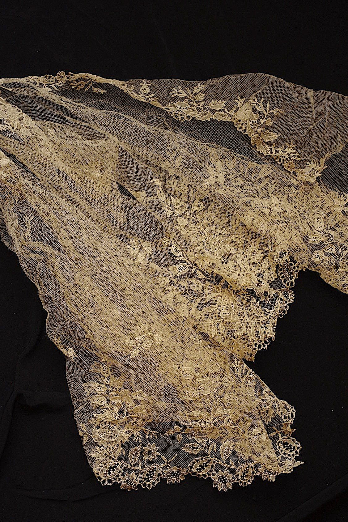 アンティークレース　dentelle ancienne アプリカッションブリュクセル　ベール .FR a l'epoque