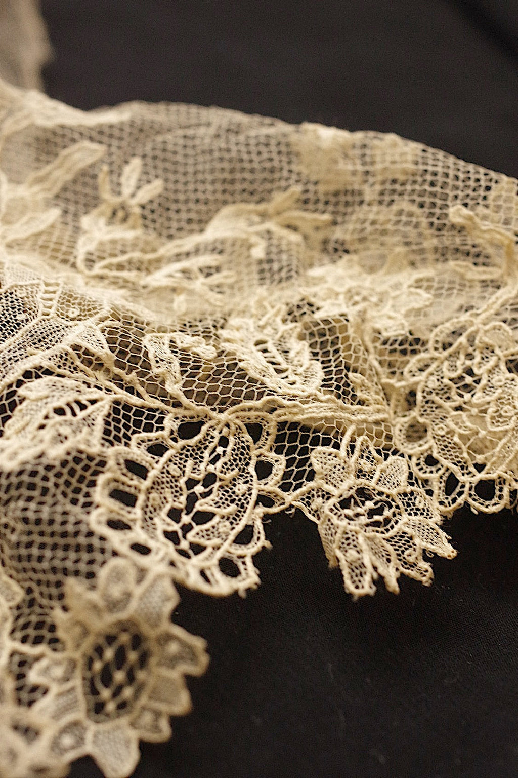 アンティークレース　dentelle ancienne アプリカッションブリュクセル　ベール .FR a l'epoque