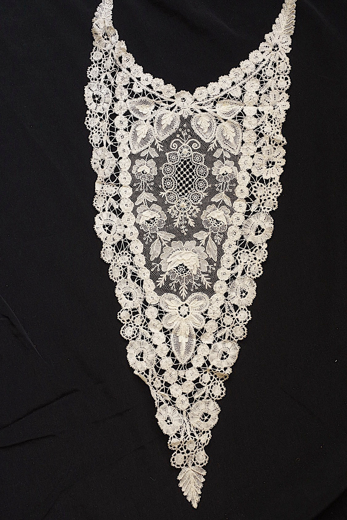 アンティークレース　dentelle ancienne ホニトン　ブリュクセルmix .FR a l'epoque