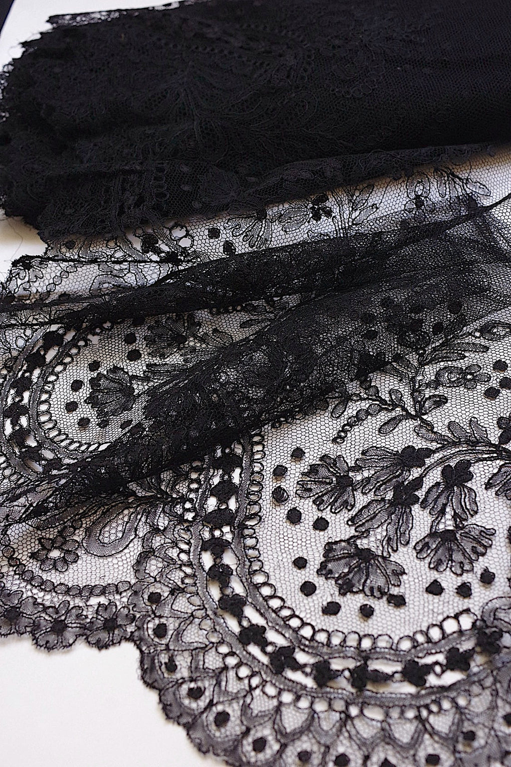 アンティークレース　dentelle ancienne 黒レース　シャンティイ　530cm .FR a l'epoque