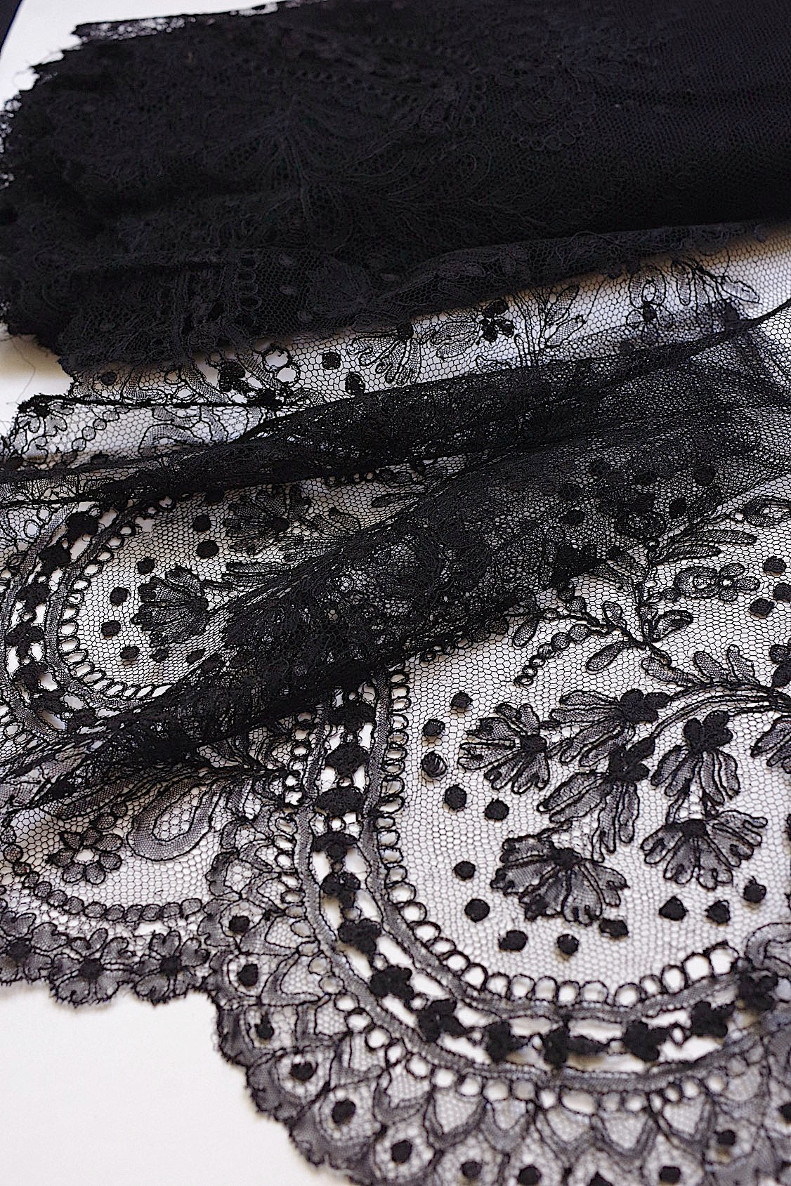 アンティークレース　dentelle ancienne 黒レース　シャンティイ　530cm .FR a l'epoque